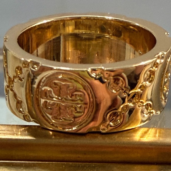 Tory Burch ICON T MONOGRAM RING - NWT/Dust Bag Size 7 - Picture 6 of 8